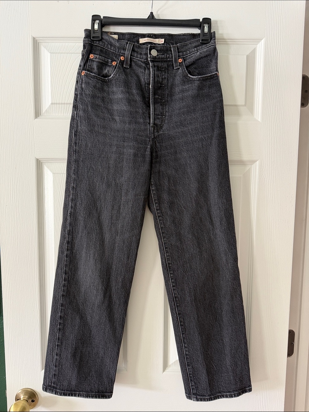 Levi’s Premium Ribcage Straight Ankle Jeans in Feelin’ Cagey